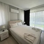 빌라 Villa's Tomris *