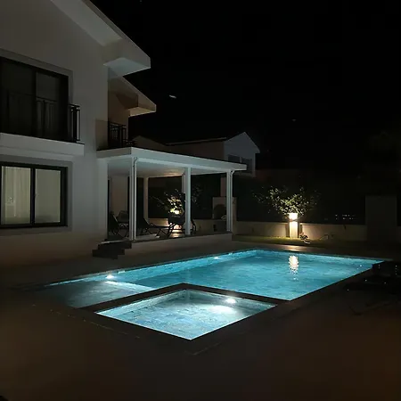 Villa's Tomris * Ортаджа