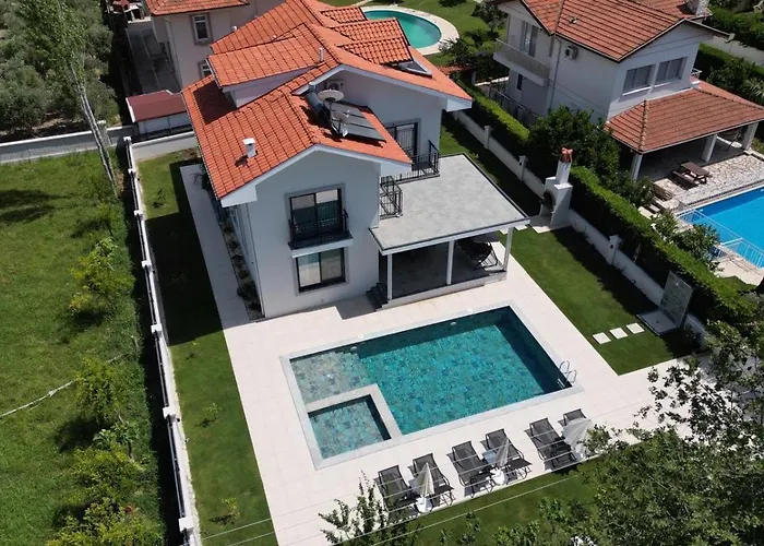 빌라 Villa's Tomris *